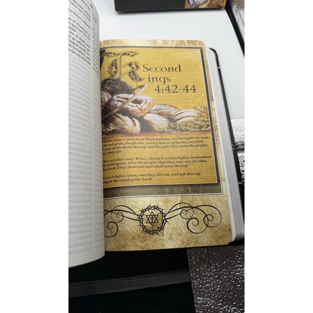The Illuminated Messiah Bible: 66 Portraits of Jesus (KJV) - imitation_leath... - Picture 9 of 10